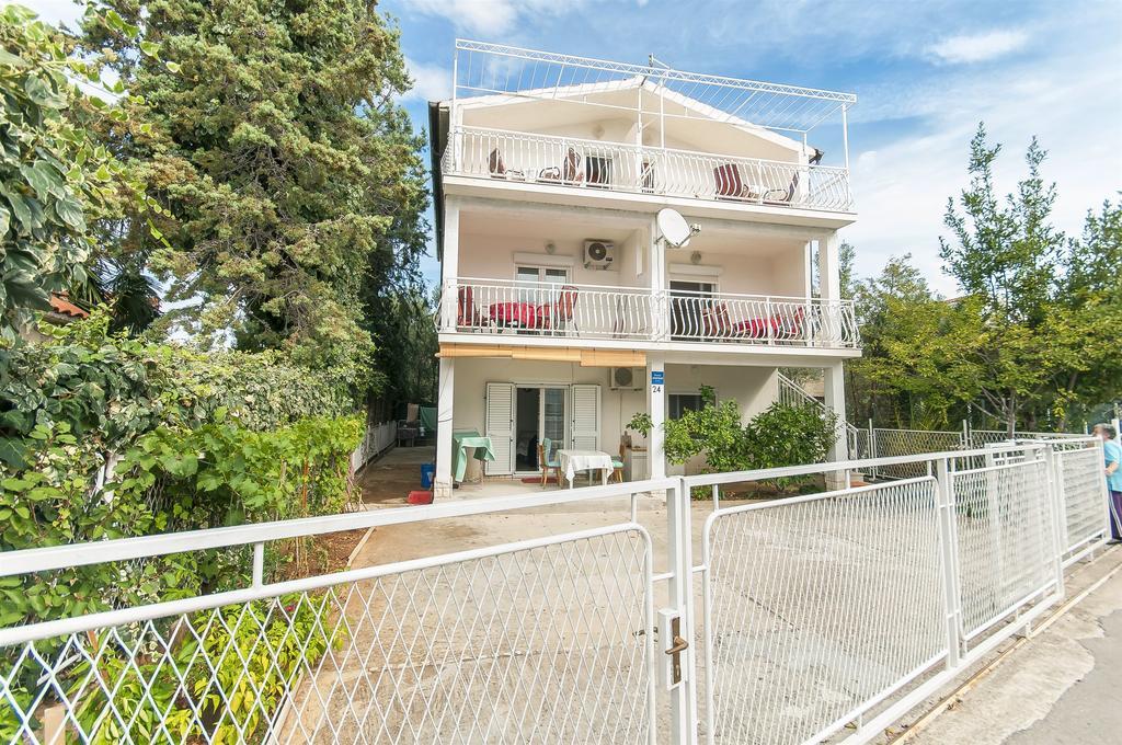 Apartments Luca โรกอซนิซา ภายนอก รูปภาพ