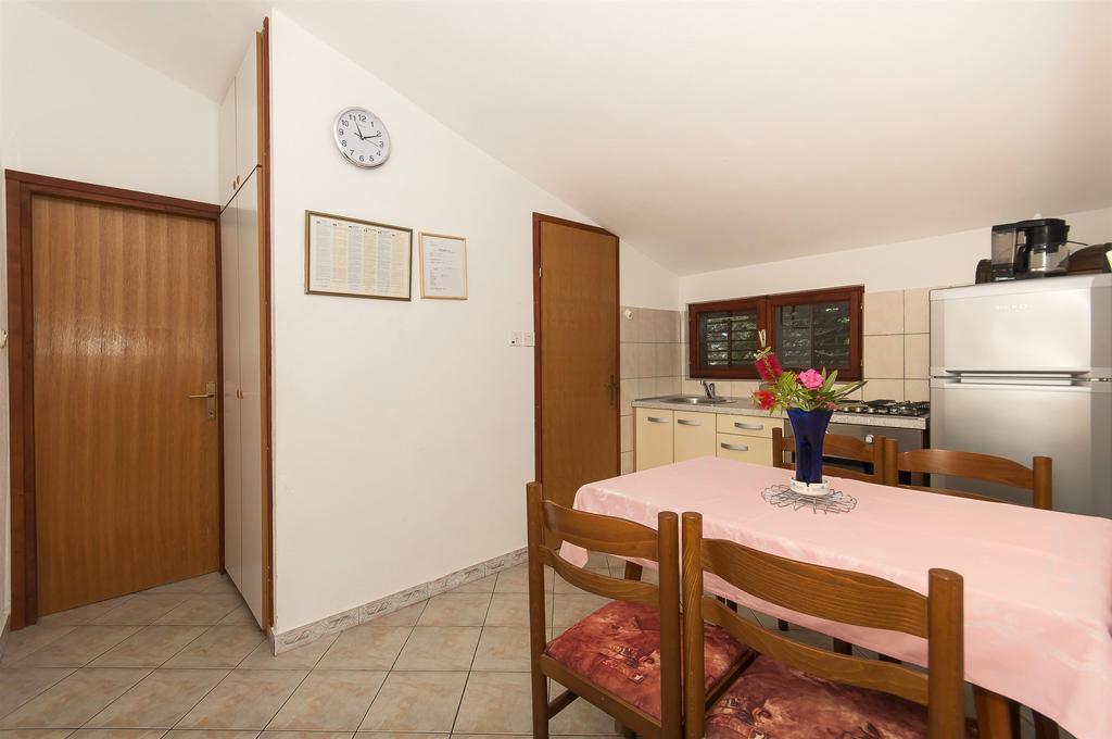 Apartments Luca โรกอซนิซา ภายนอก รูปภาพ