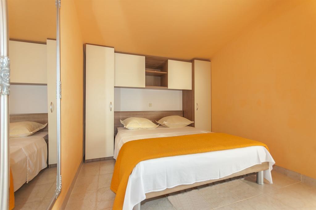 Apartments Luca โรกอซนิซา ภายนอก รูปภาพ